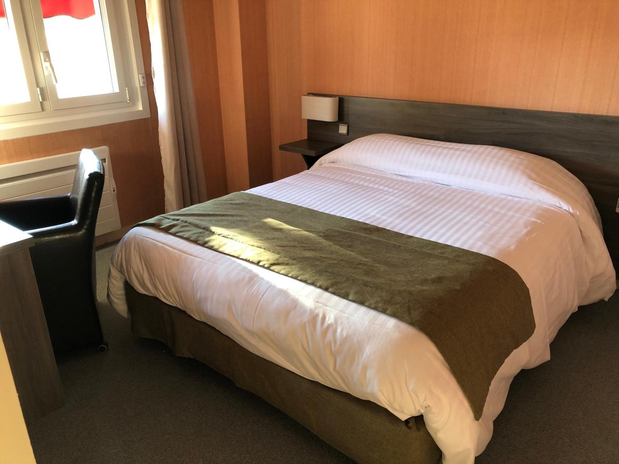 Hotel Restaurant Saint-Benoit Gueugnon ภายนอก รูปภาพ
