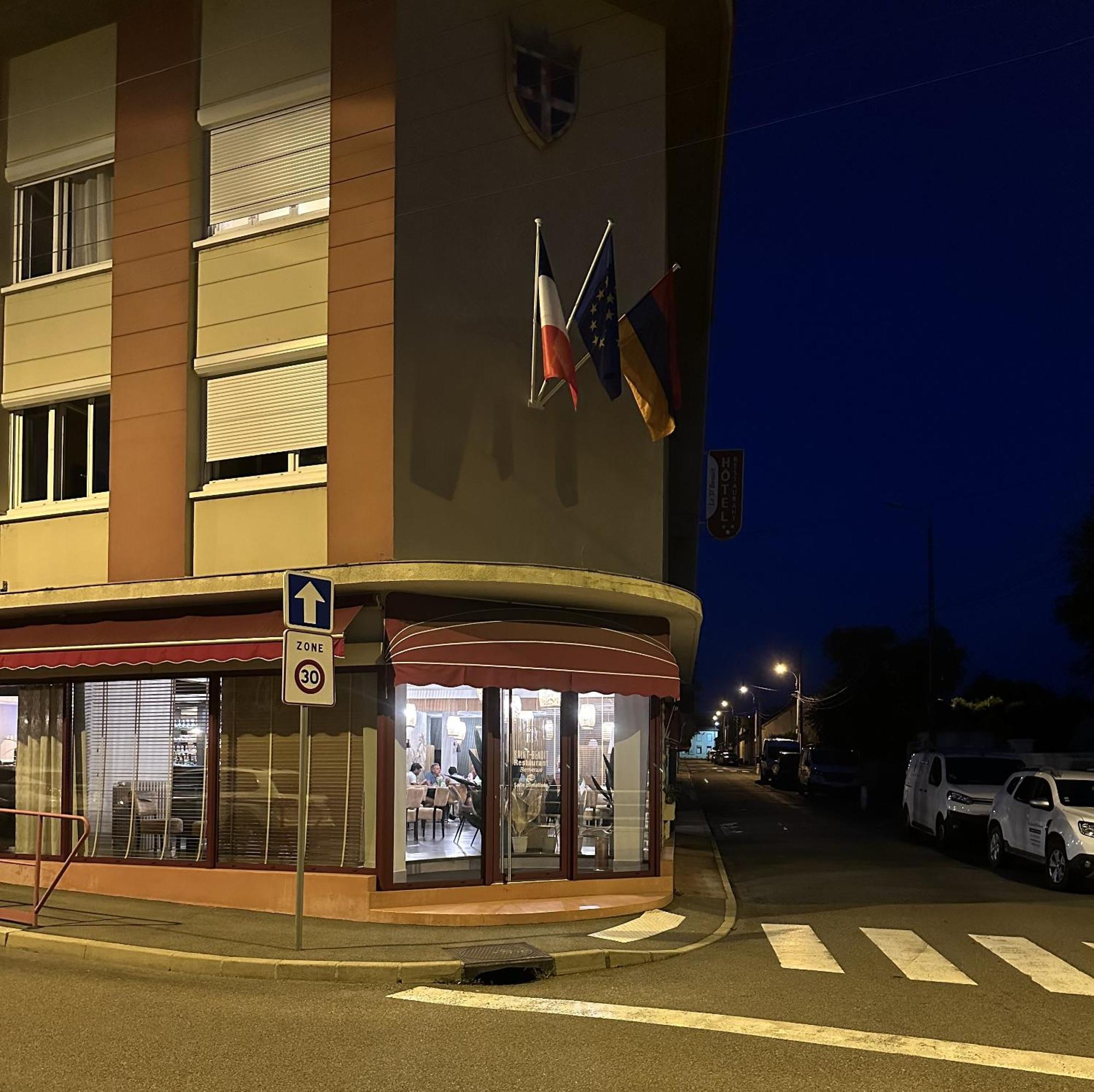 Hotel Restaurant Saint-Benoit Gueugnon ภายนอก รูปภาพ