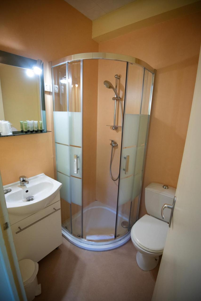 Hotel Restaurant Saint-Benoit Gueugnon ภายนอก รูปภาพ